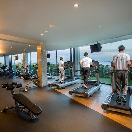 Tsix5 Hotel Pattaya Bagian luar foto