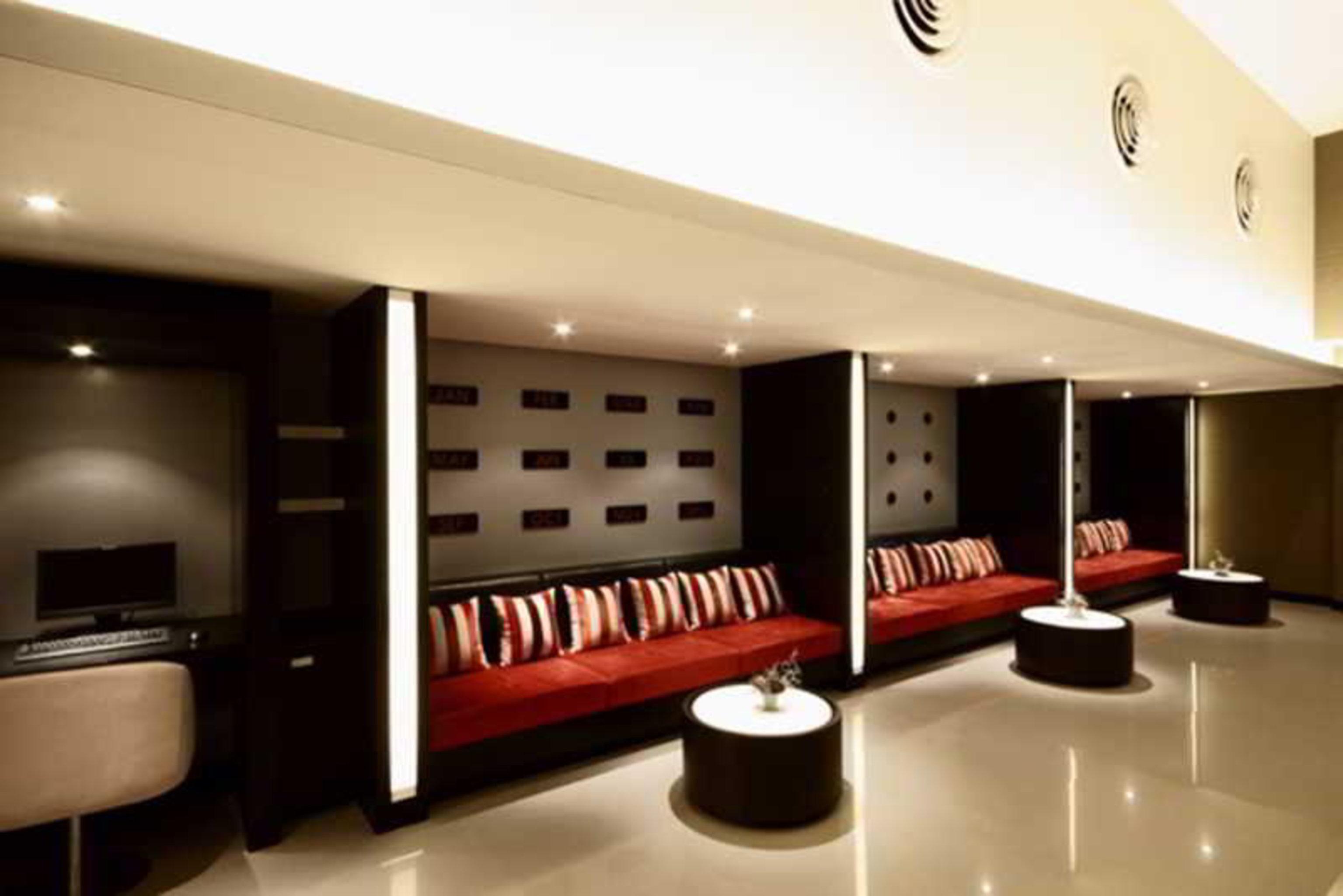 Tsix5 Hotel Pattaya Bagian luar foto