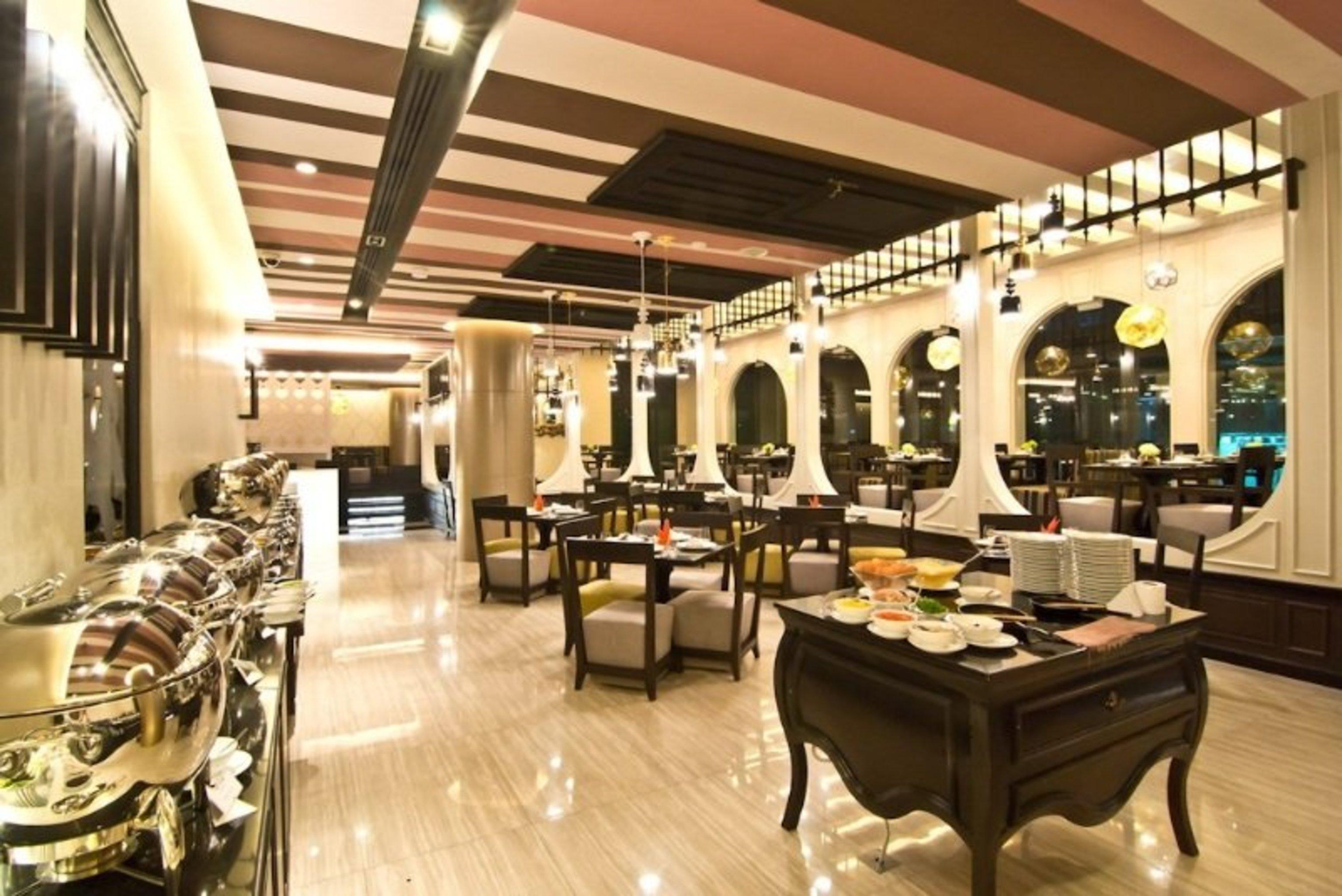 Tsix5 Hotel Pattaya Bagian luar foto