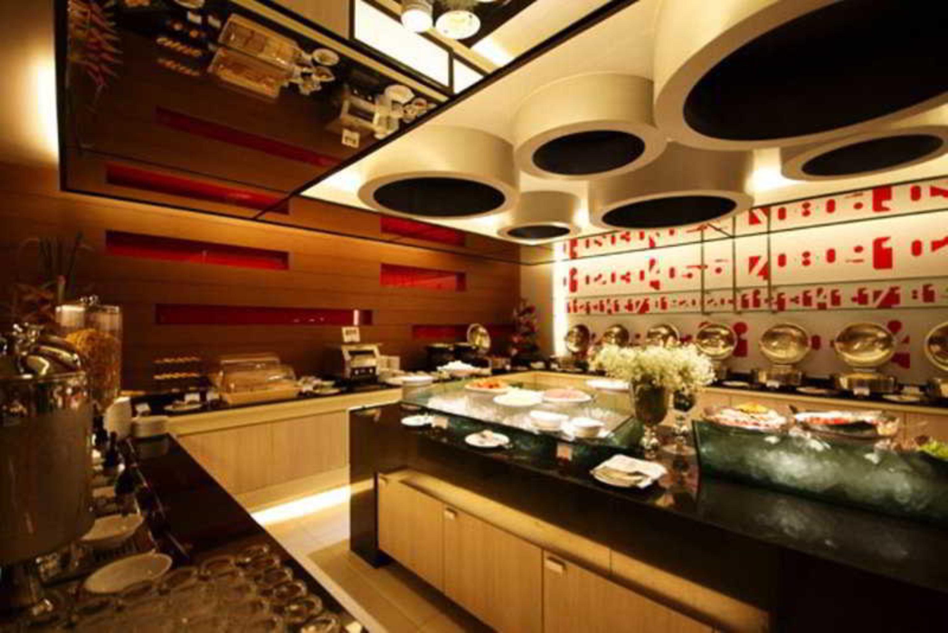 Tsix5 Hotel Pattaya Bagian luar foto