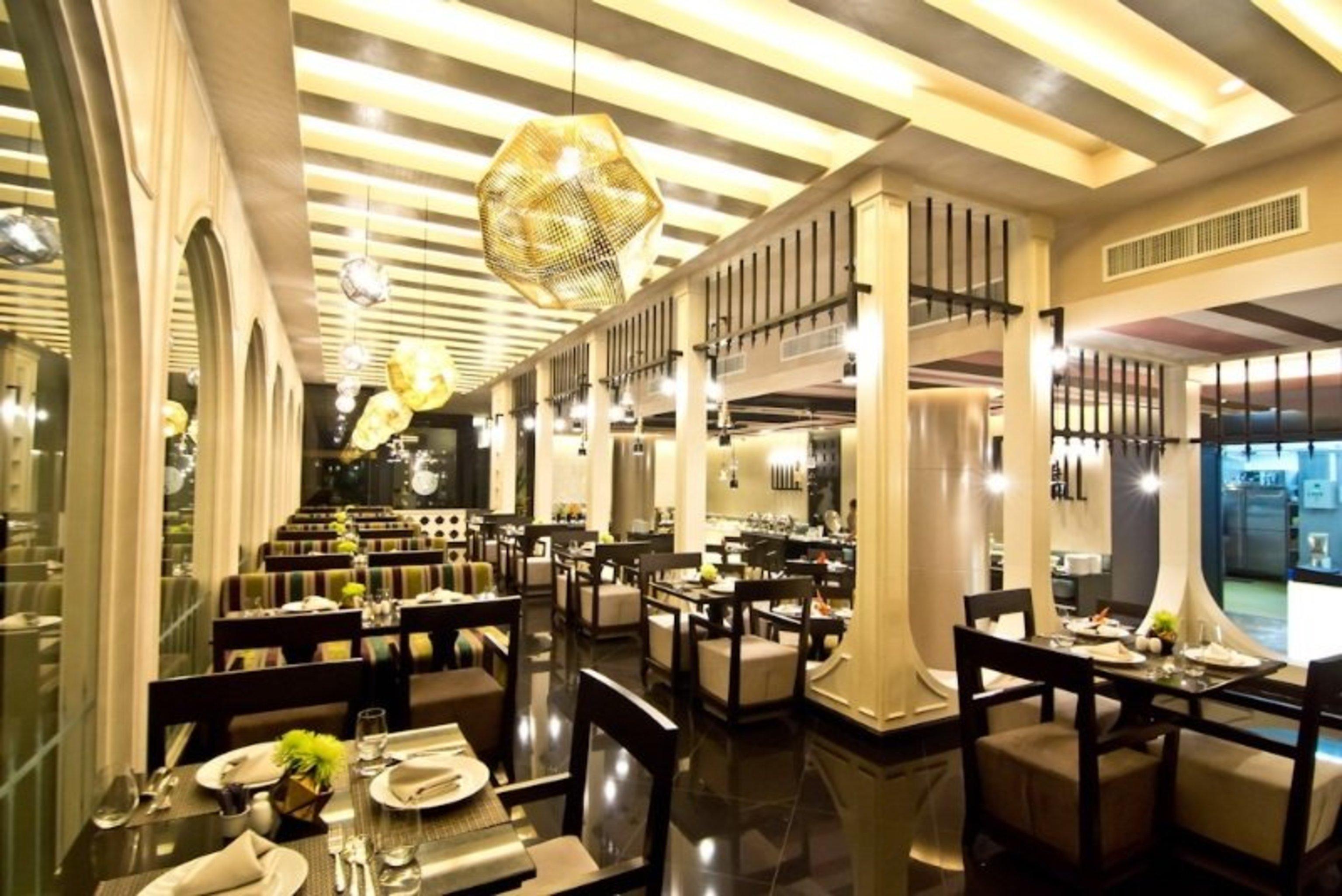 Tsix5 Hotel Pattaya Bagian luar foto