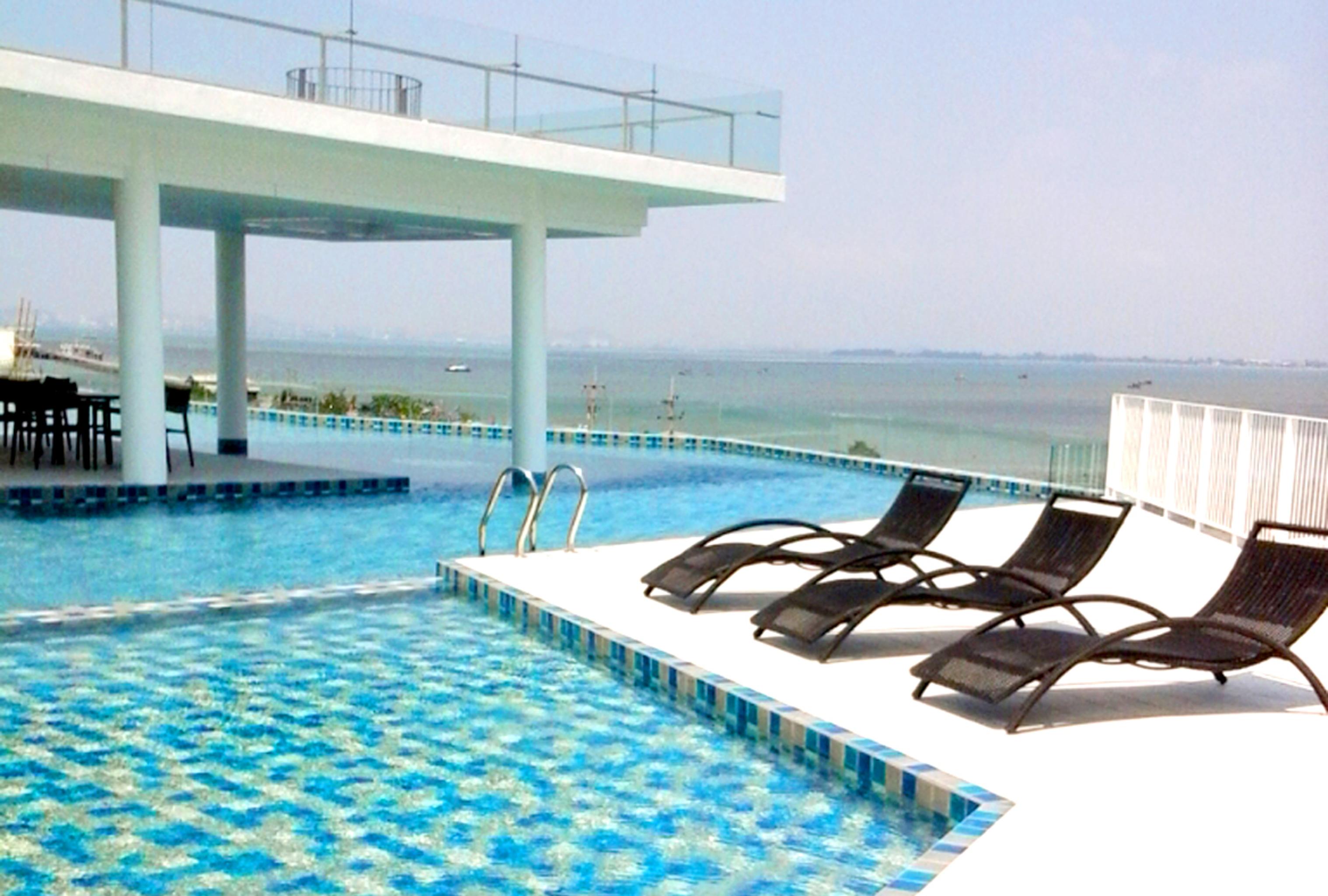Tsix5 Hotel Pattaya Bagian luar foto