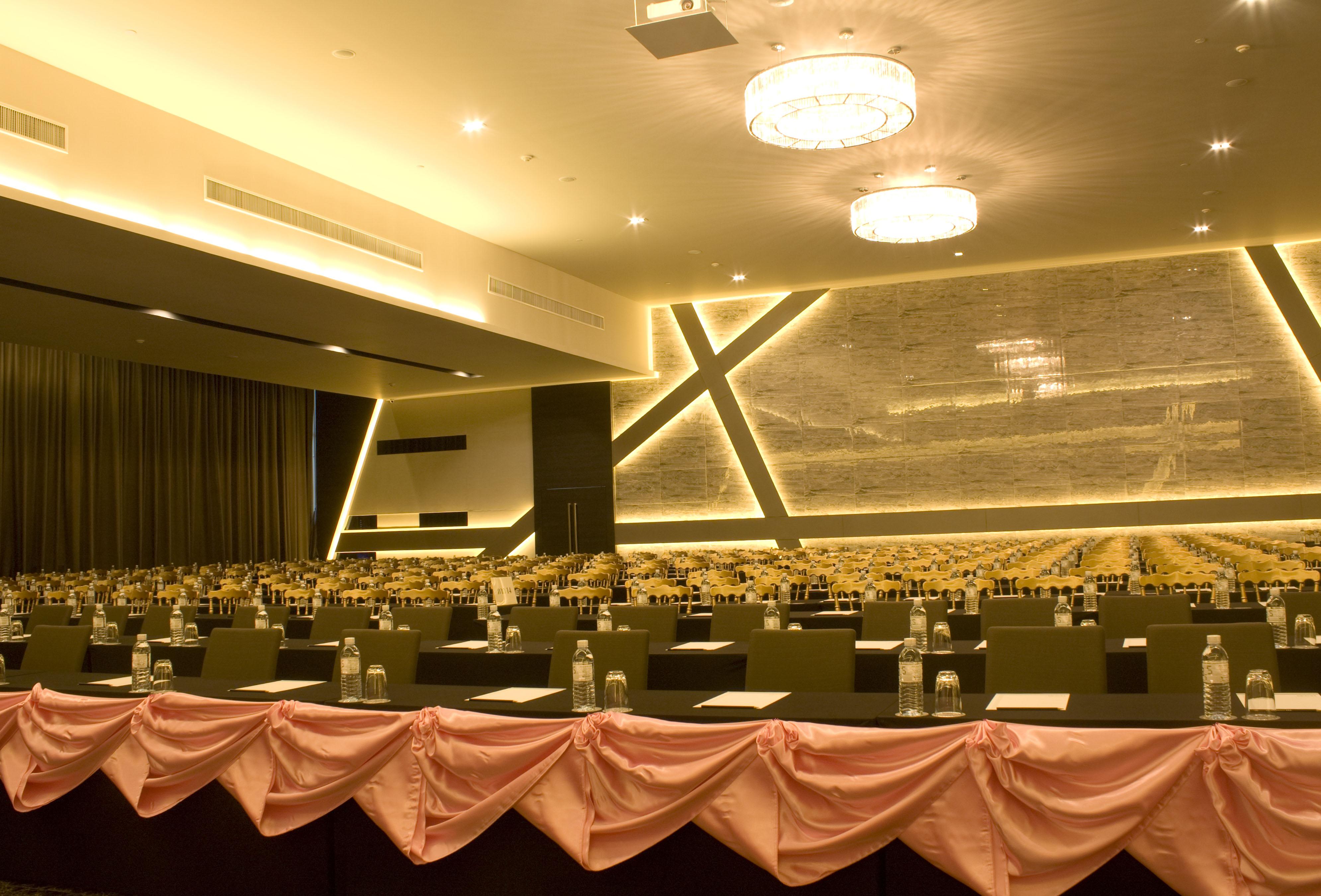 Tsix5 Hotel Pattaya Bagian luar foto