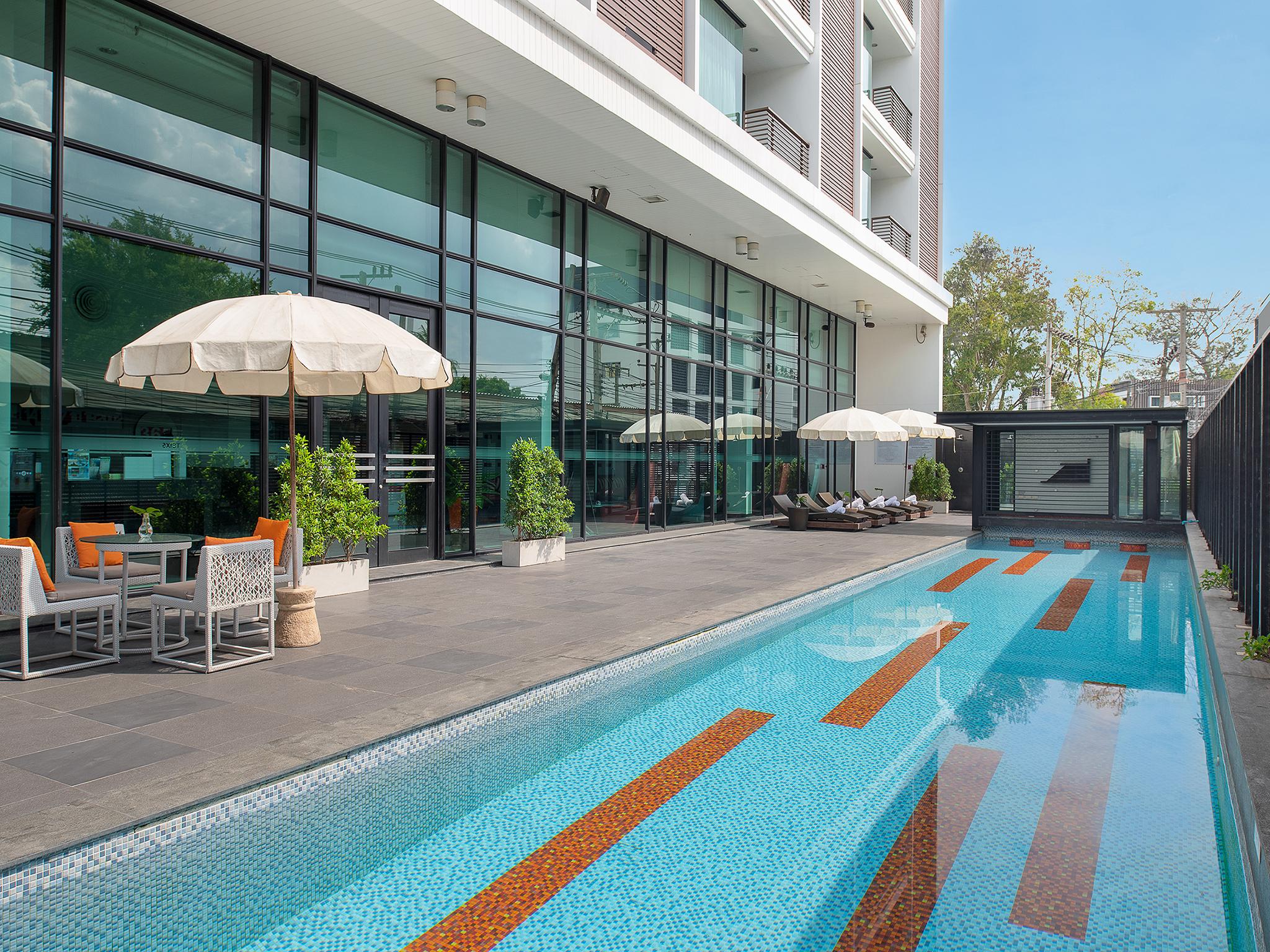 Tsix5 Hotel Pattaya Bagian luar foto