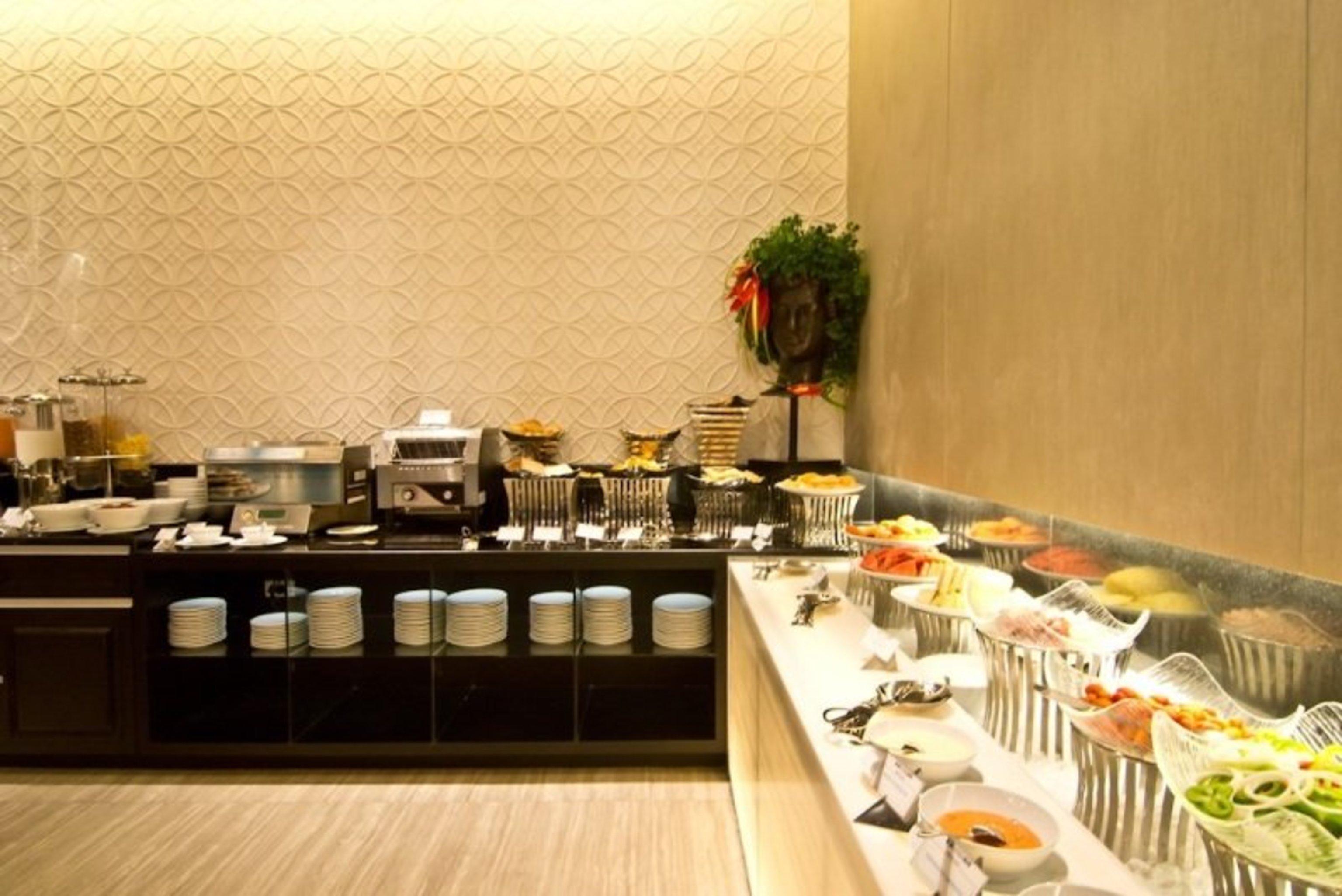 Tsix5 Hotel Pattaya Bagian luar foto