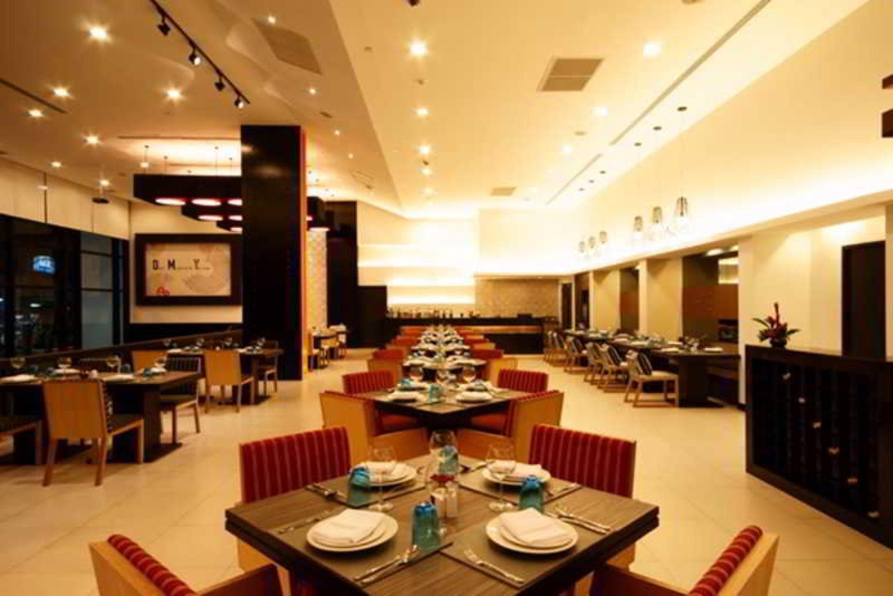 Tsix5 Hotel Pattaya Bagian luar foto