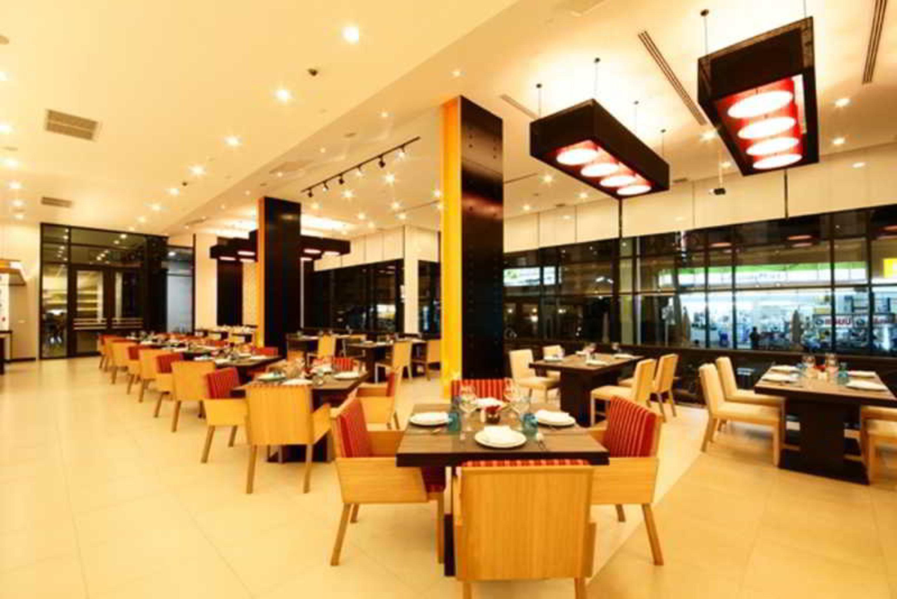 Tsix5 Hotel Pattaya Bagian luar foto