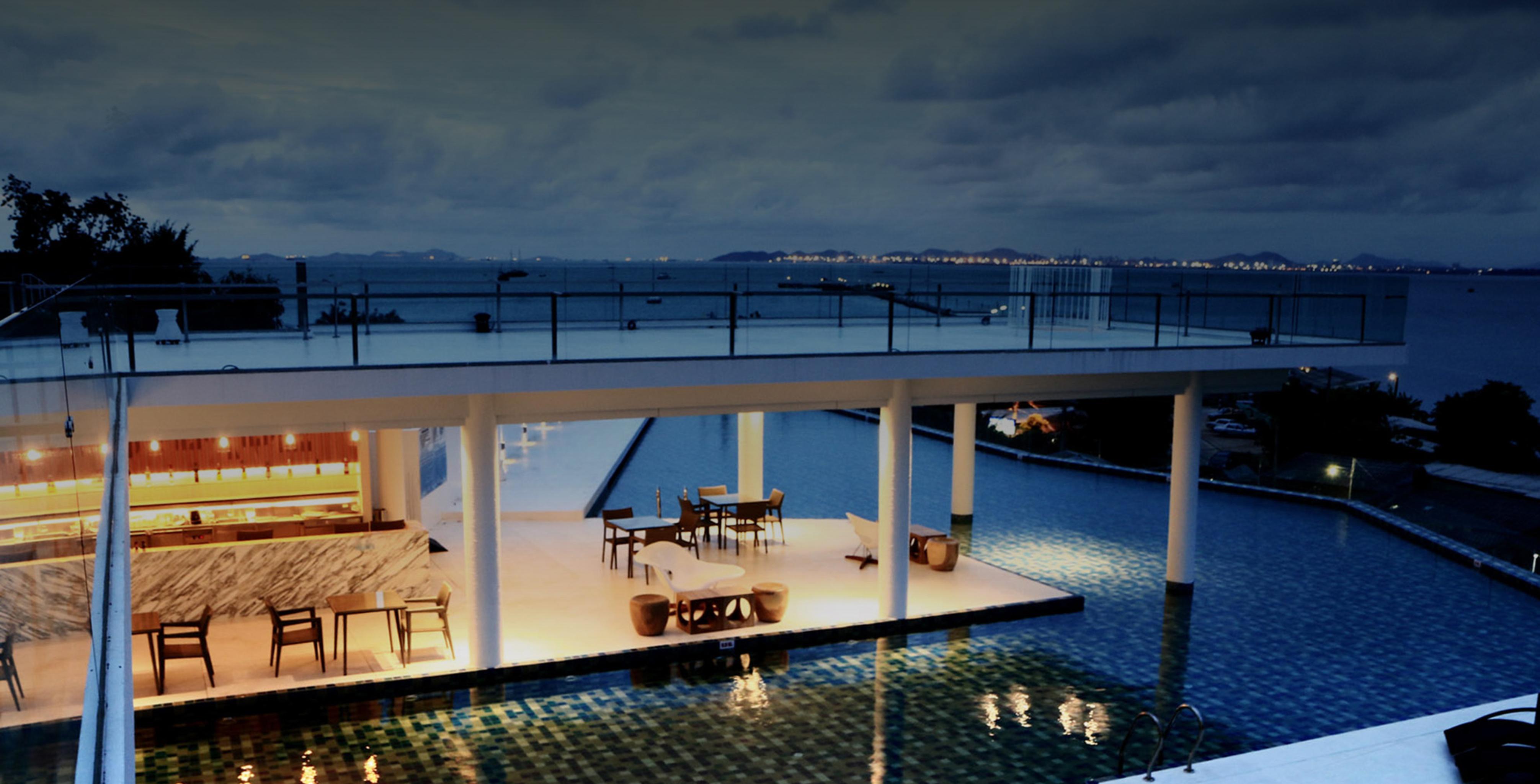 Tsix5 Hotel Pattaya Bagian luar foto