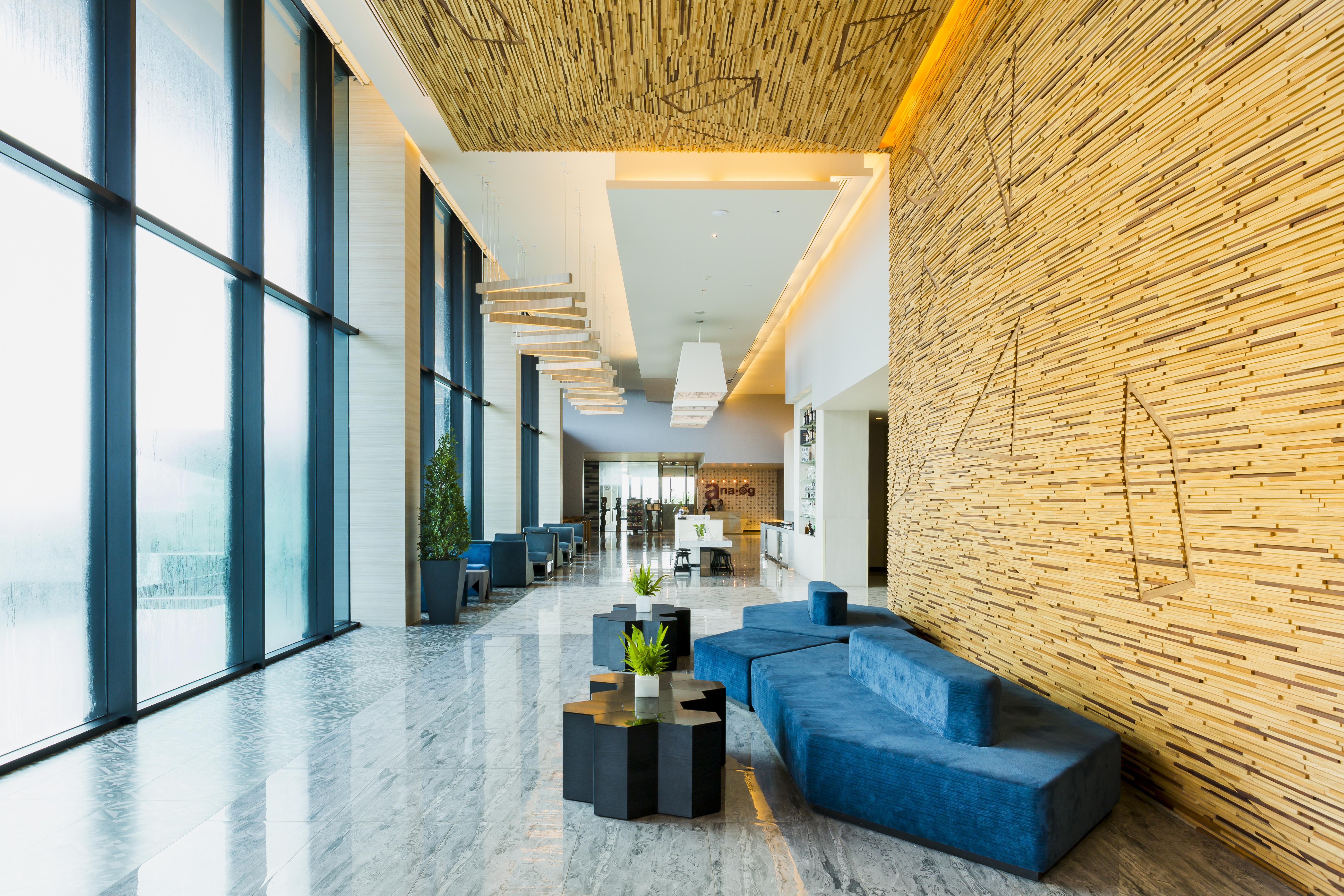 Tsix5 Hotel Pattaya Bagian luar foto