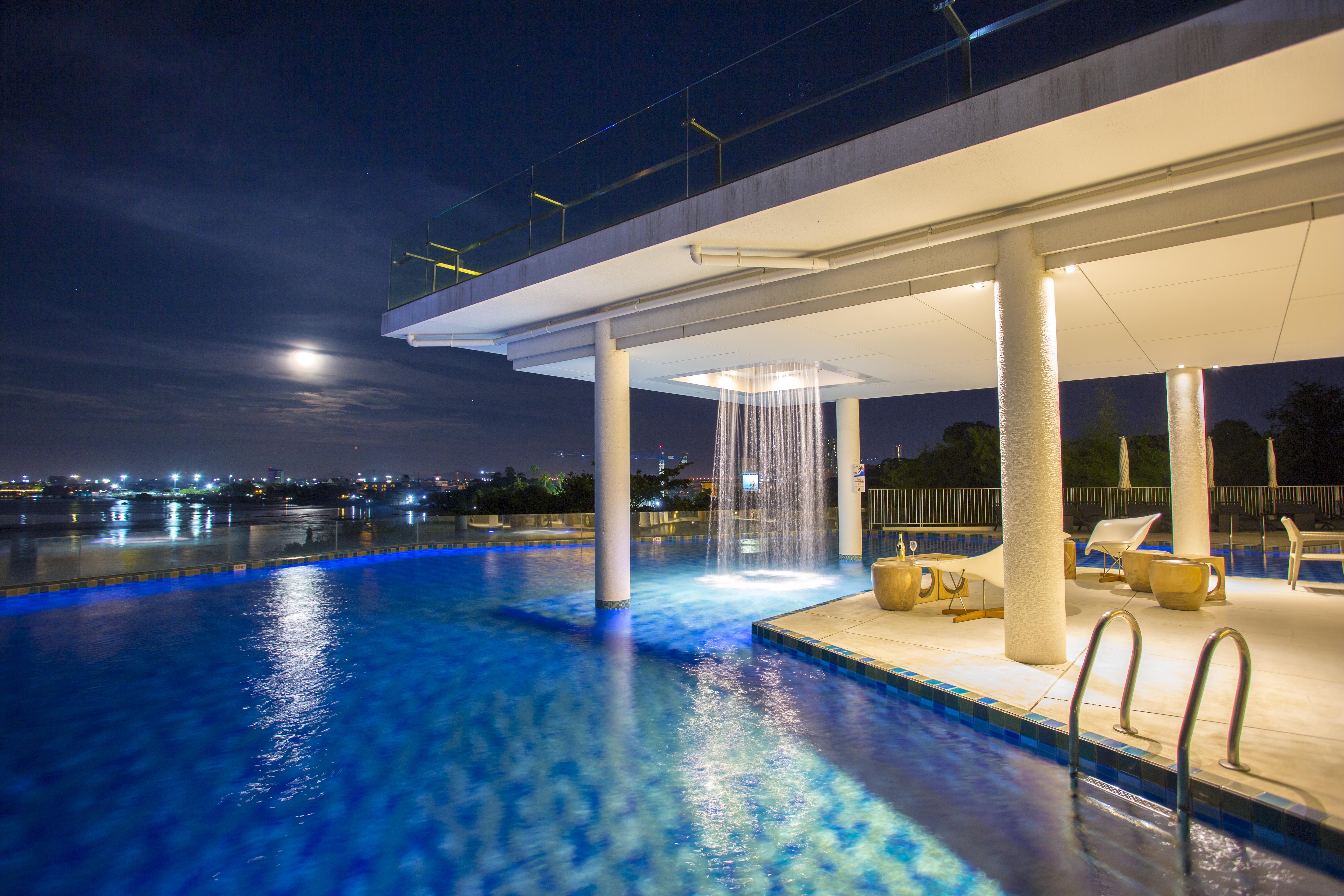 Tsix5 Hotel Pattaya Bagian luar foto