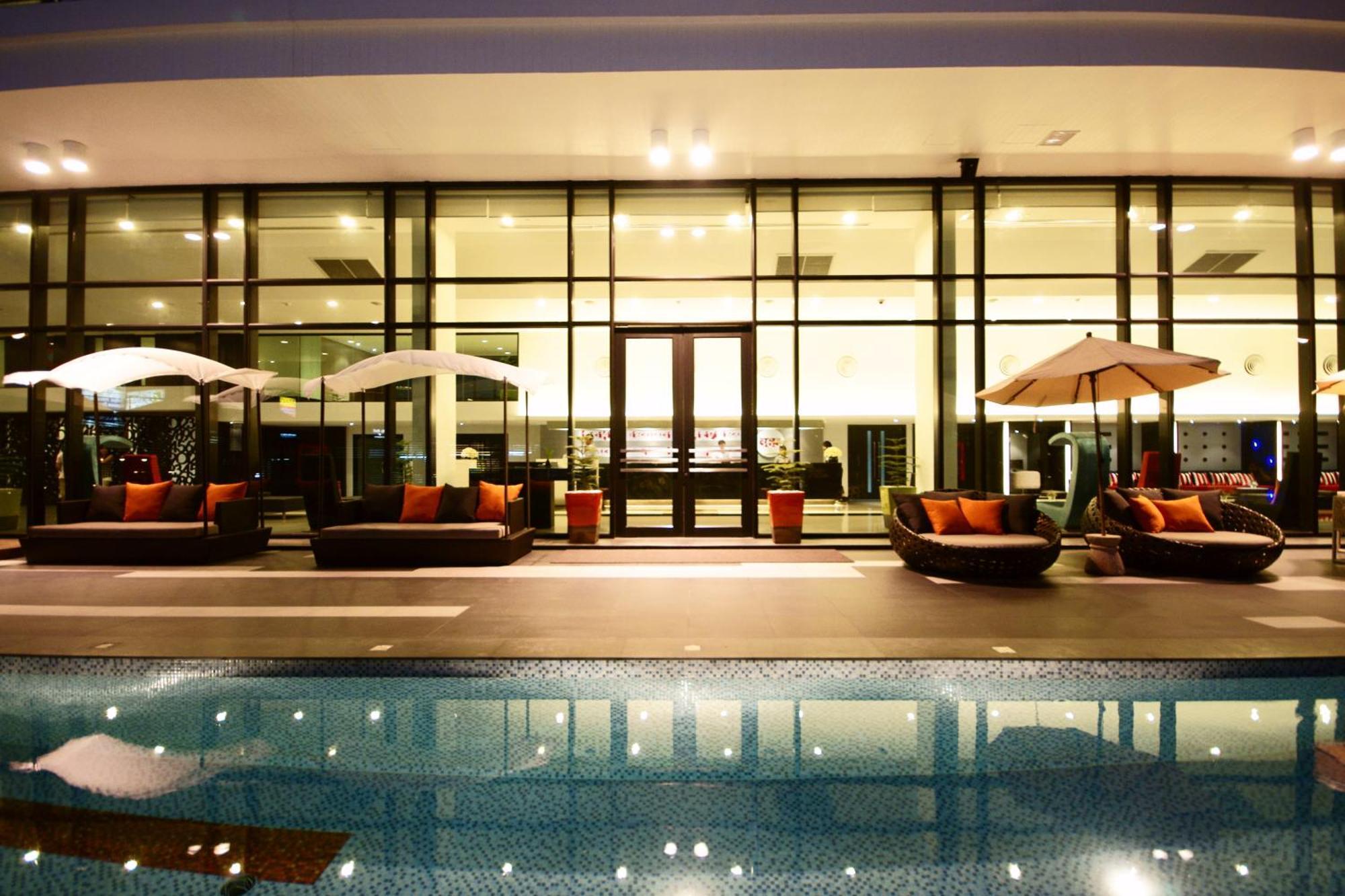 Tsix5 Hotel Pattaya Bagian luar foto