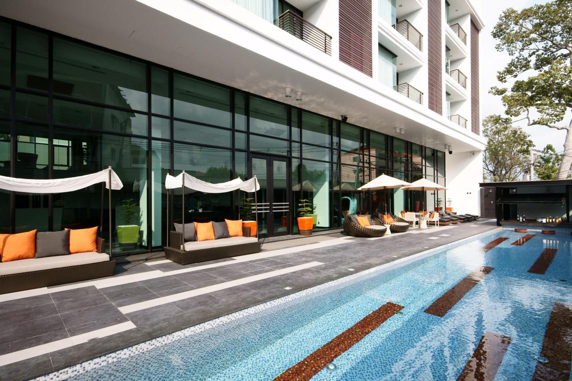 Tsix5 Hotel Pattaya Bagian luar foto