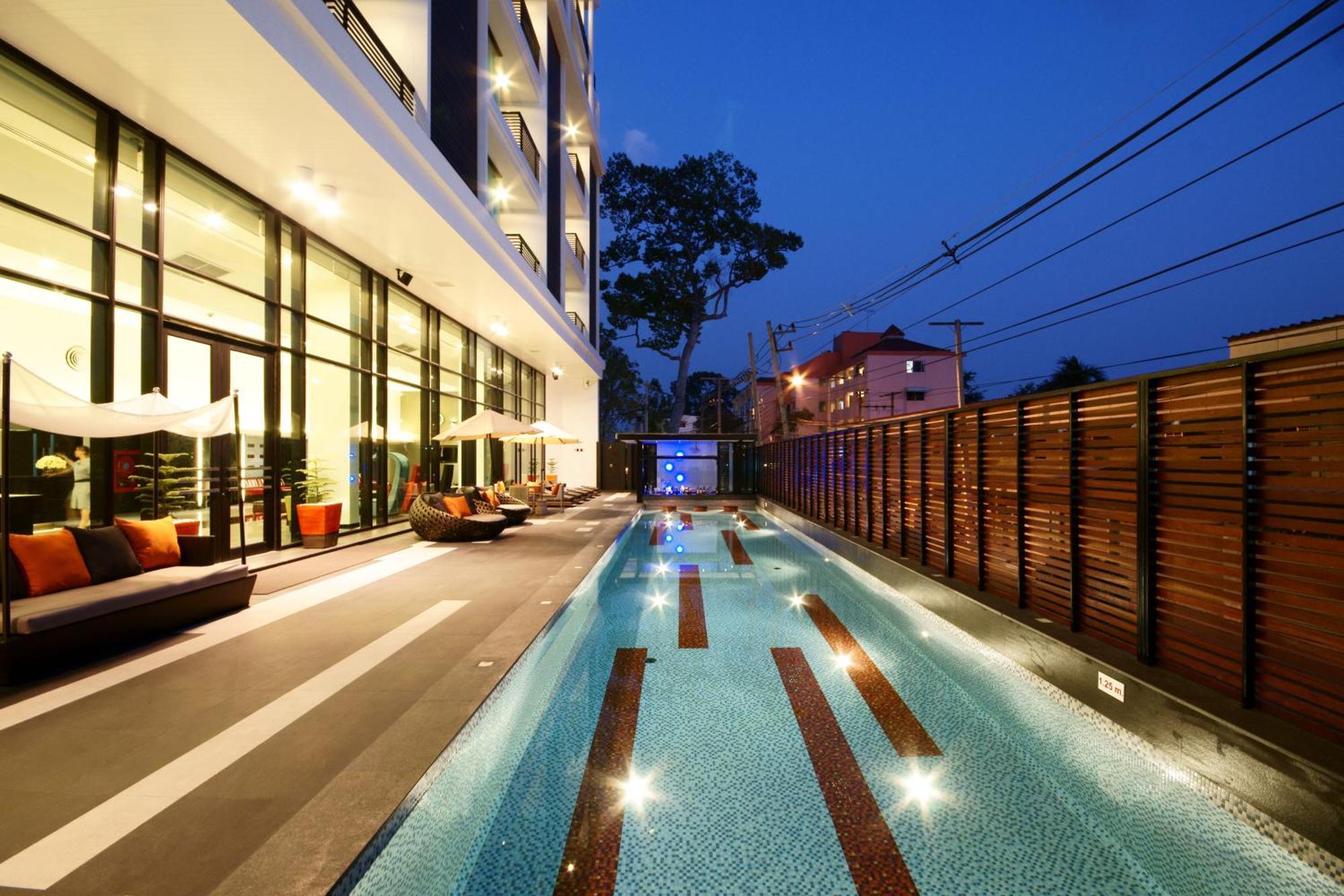 Tsix5 Hotel Pattaya Bagian luar foto
