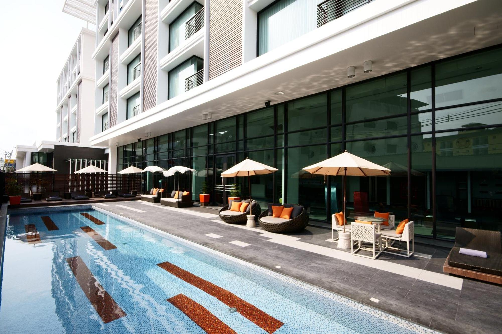 Tsix5 Hotel Pattaya Bagian luar foto