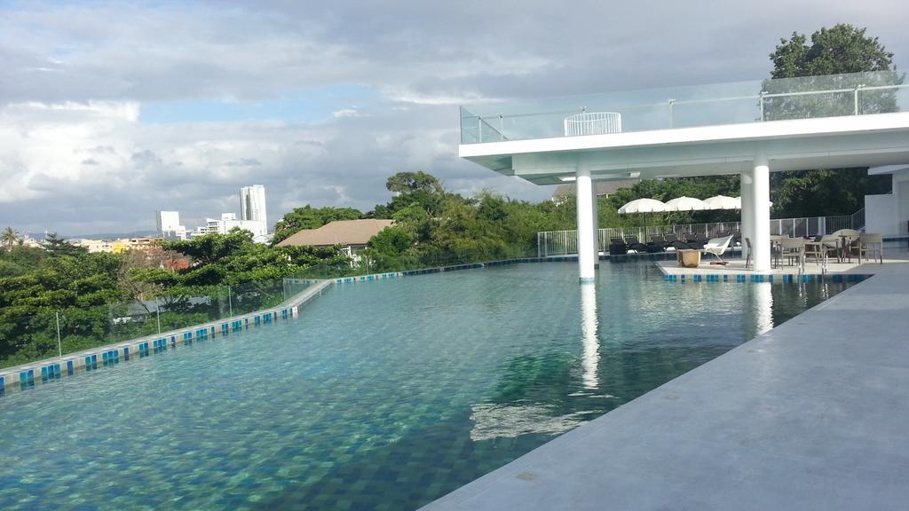 Tsix5 Hotel Pattaya Bagian luar foto