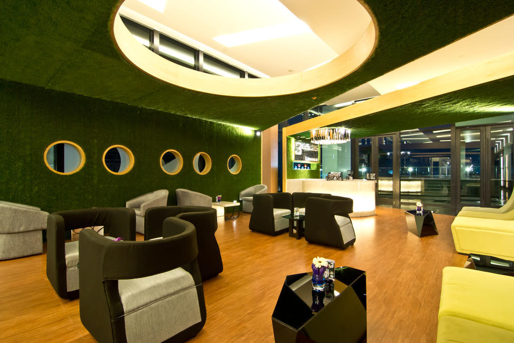 Tsix5 Hotel Pattaya Bagian luar foto