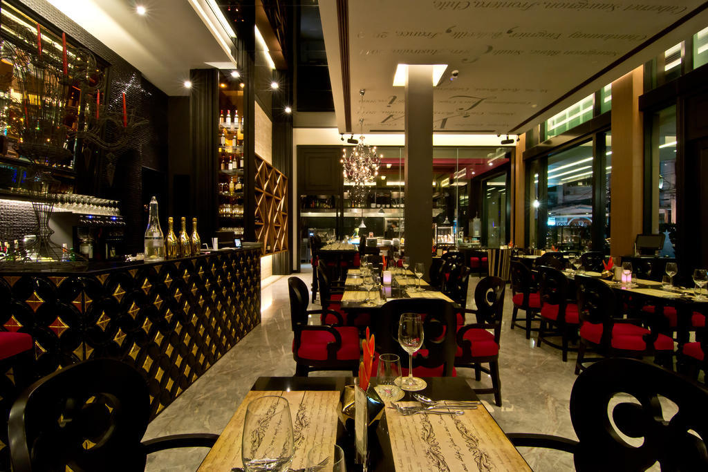 Tsix5 Hotel Pattaya Bagian luar foto