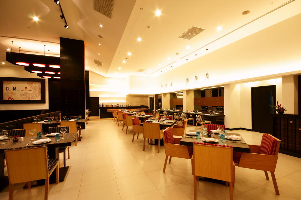 Tsix5 Hotel Pattaya Bagian luar foto