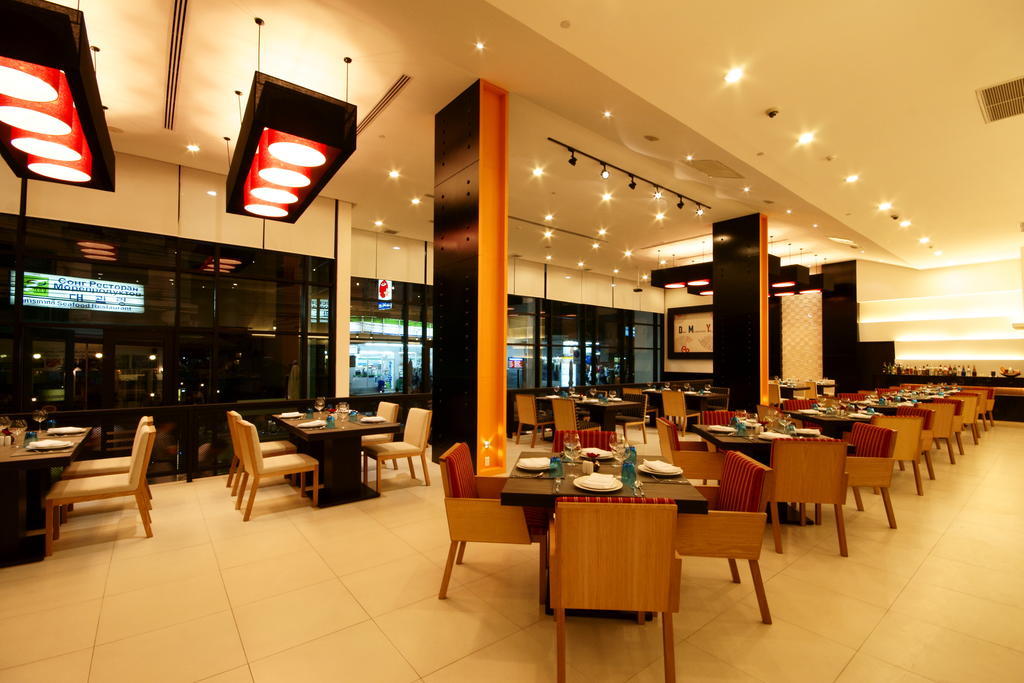 Tsix5 Hotel Pattaya Bagian luar foto