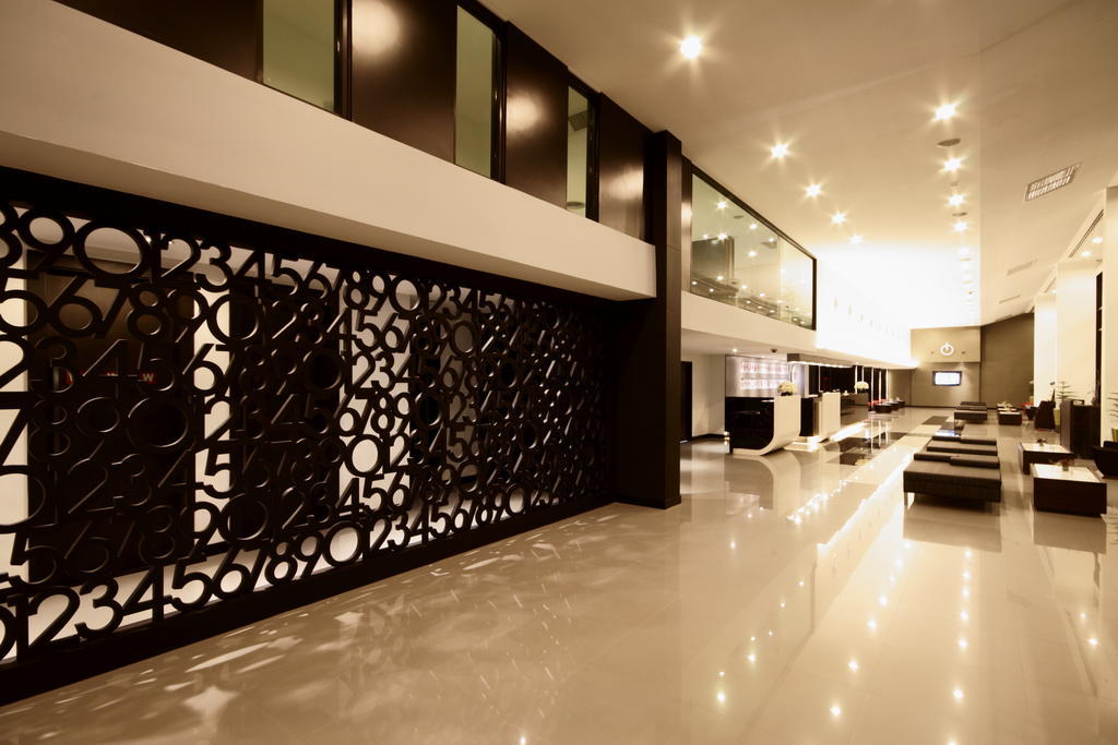 Tsix5 Hotel Pattaya Bagian luar foto