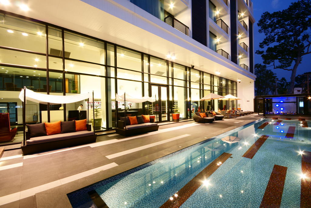 Tsix5 Hotel Pattaya Bagian luar foto