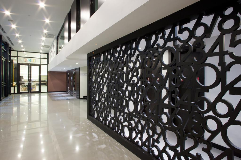 Tsix5 Hotel Pattaya Bagian luar foto
