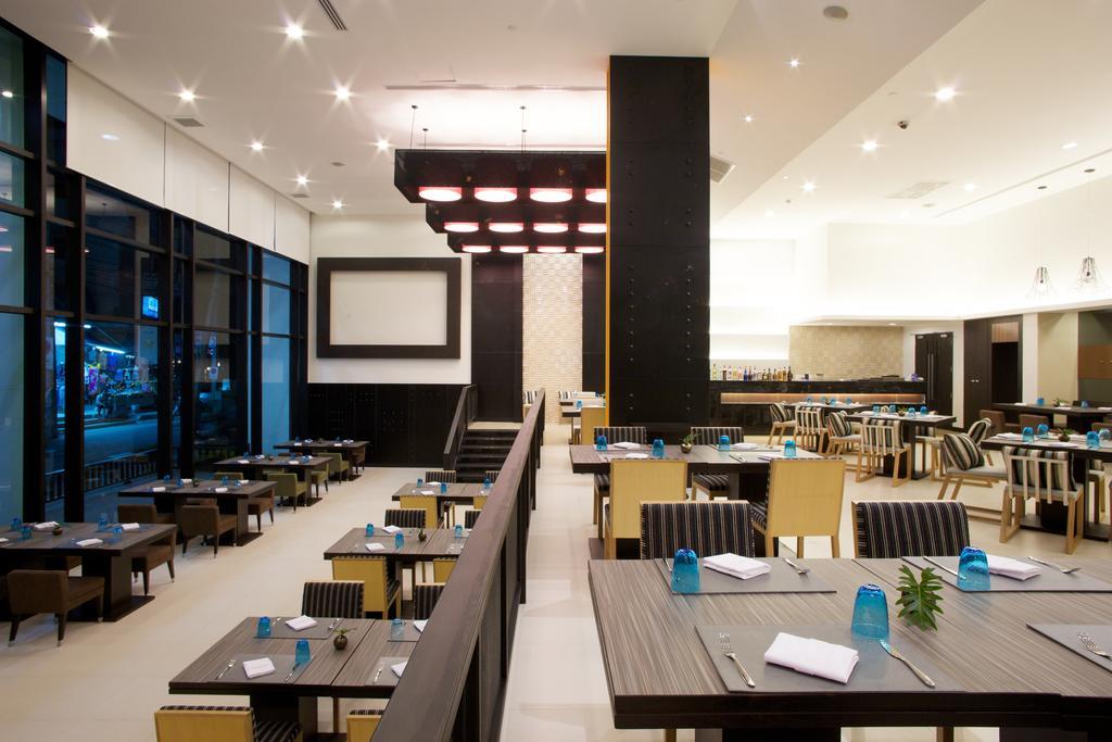 Tsix5 Hotel Pattaya Bagian luar foto