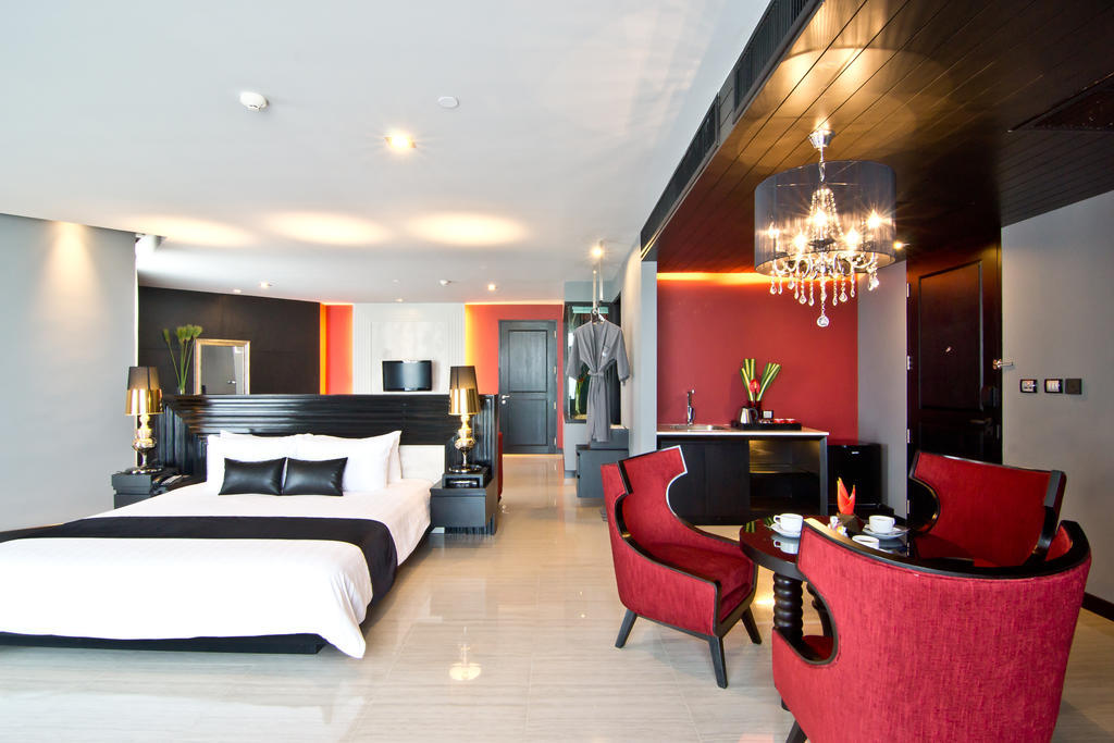 Tsix5 Hotel Pattaya Bagian luar foto