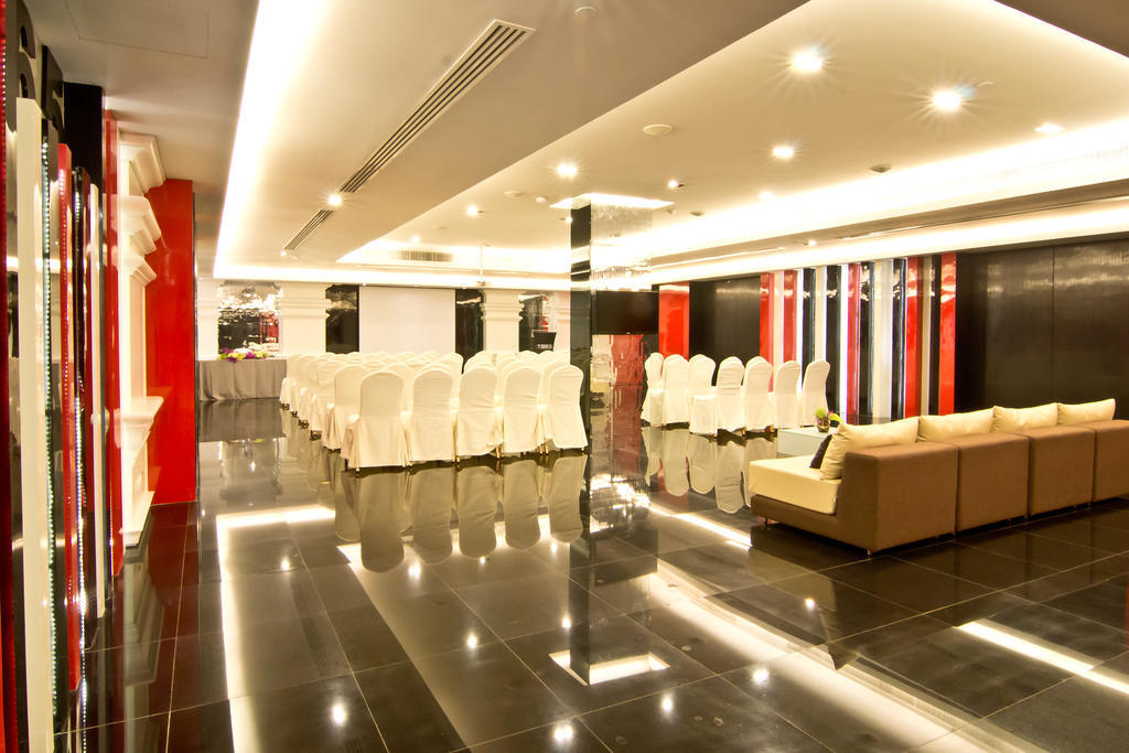 Tsix5 Hotel Pattaya Bagian luar foto
