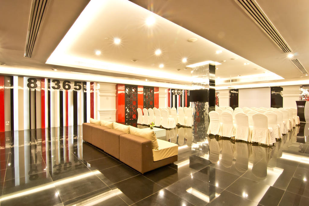 Tsix5 Hotel Pattaya Bagian luar foto