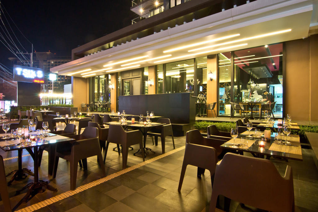 Tsix5 Hotel Pattaya Bagian luar foto