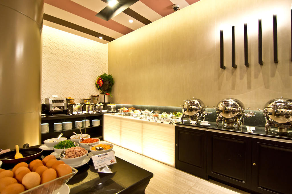 Tsix5 Hotel Pattaya Bagian luar foto