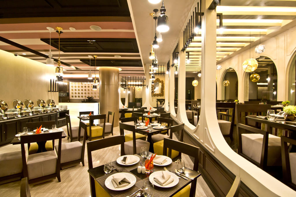 Tsix5 Hotel Pattaya Bagian luar foto