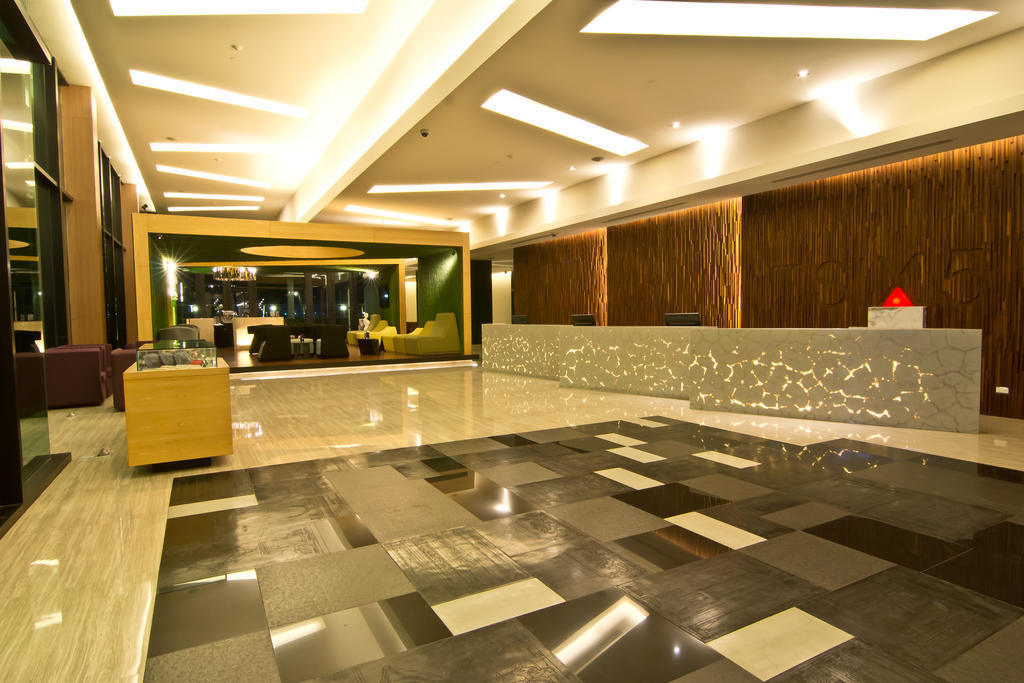Tsix5 Hotel Pattaya Bagian luar foto