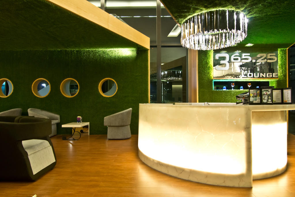 Tsix5 Hotel Pattaya Bagian luar foto