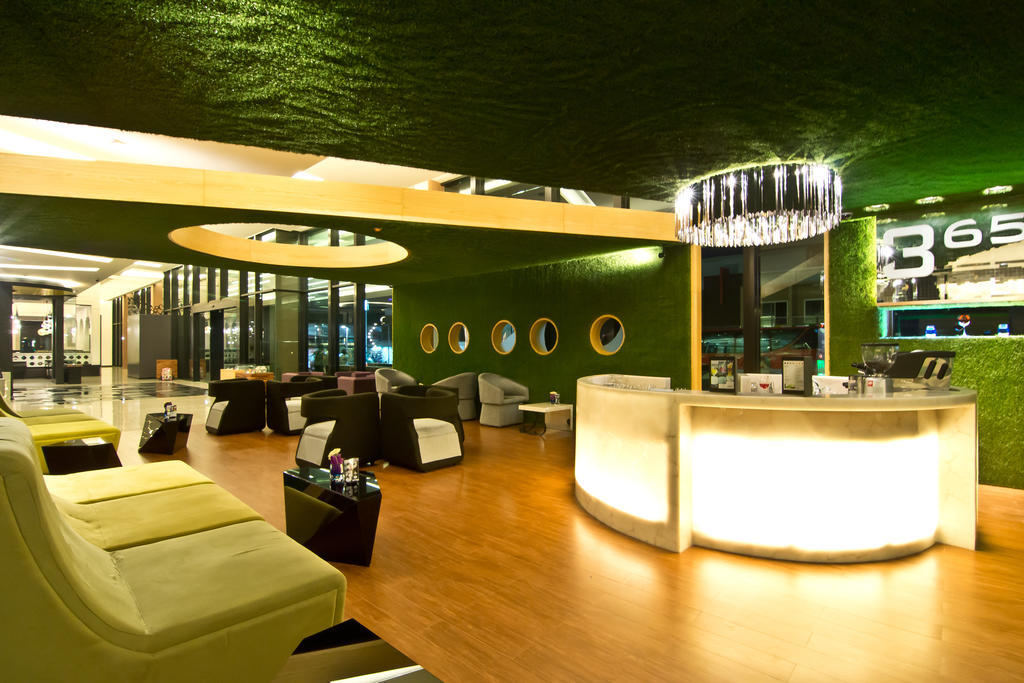Tsix5 Hotel Pattaya Bagian luar foto