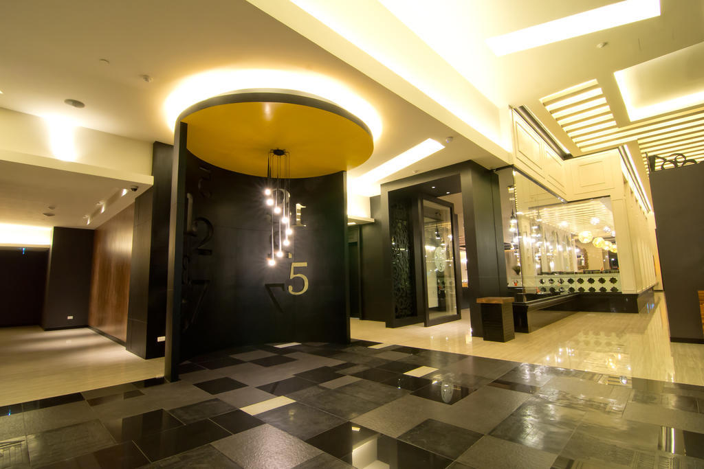 Tsix5 Hotel Pattaya Bagian luar foto